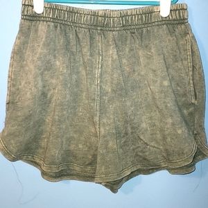 WILD FABLE ARMY GREEN SIZE XS FADED WASH SHORTS; NWOT ‼️💚